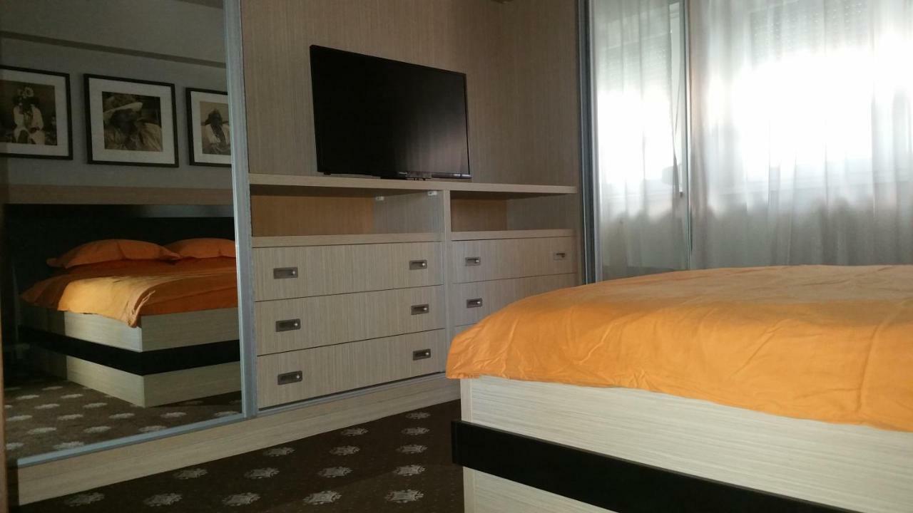 Alisia Apartment *